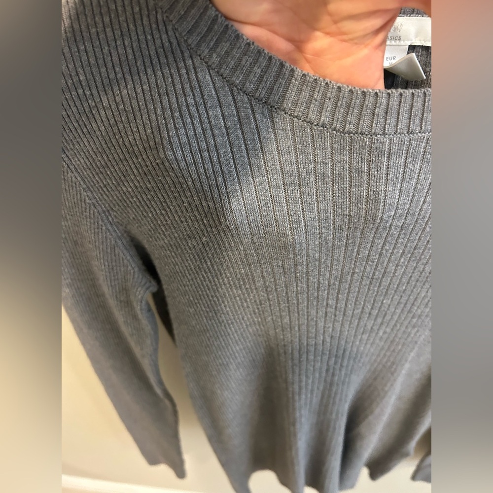 Gray Ribbed Knit Sweater - Picture 4 of 6